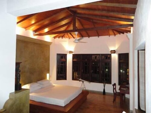 Suite, 1 King-Bett, Hügelblick