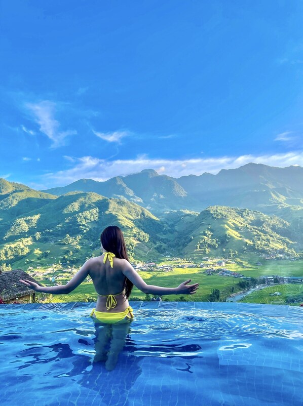 Individually decorated, individually furnished, desk, free WiFi