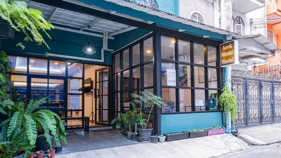 Asoke Montri Hostel