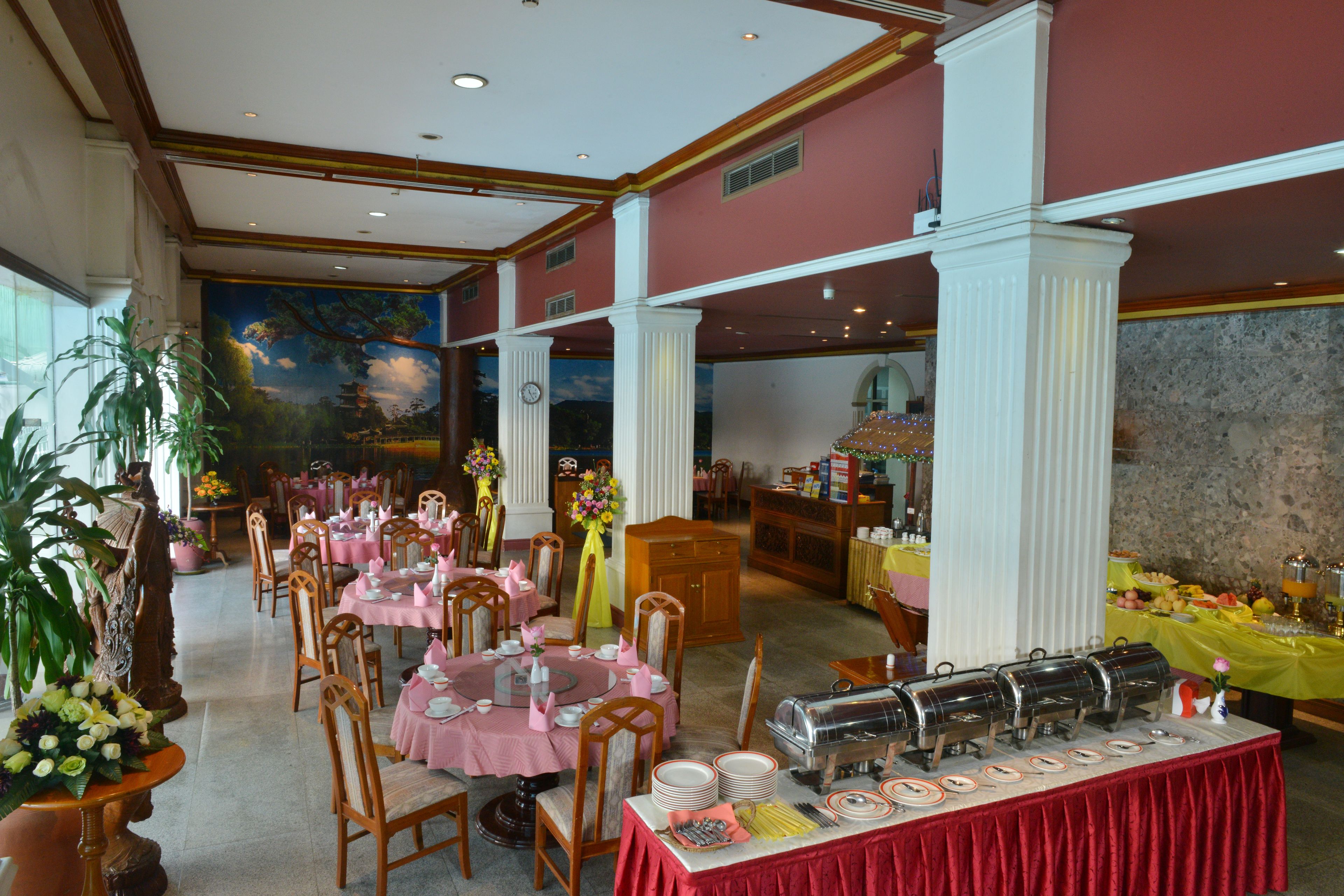 2 restaurants, breakfast, lunch, dinner served; chinese cuisine