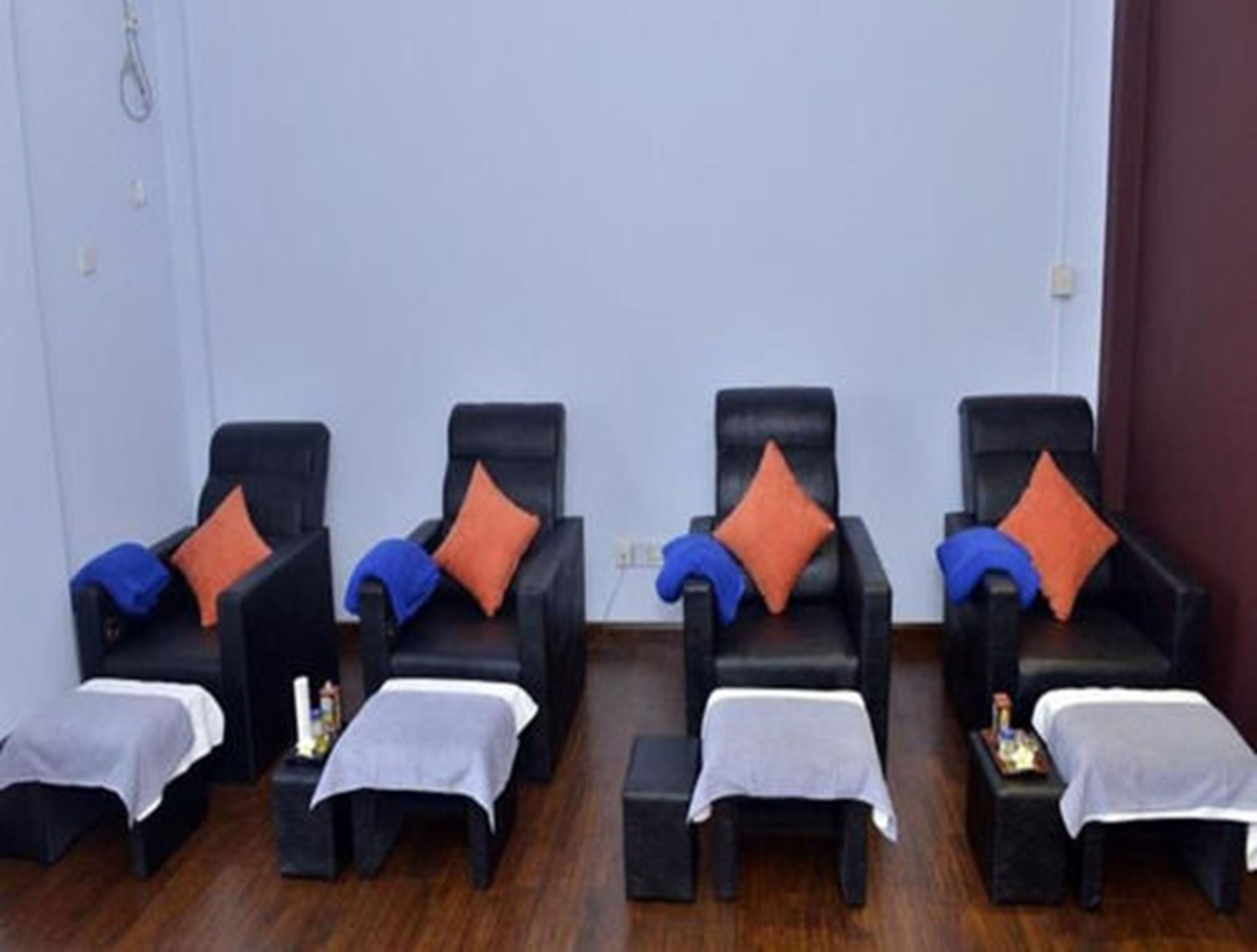 couples treatment room(s), body treatments, aromatherapy