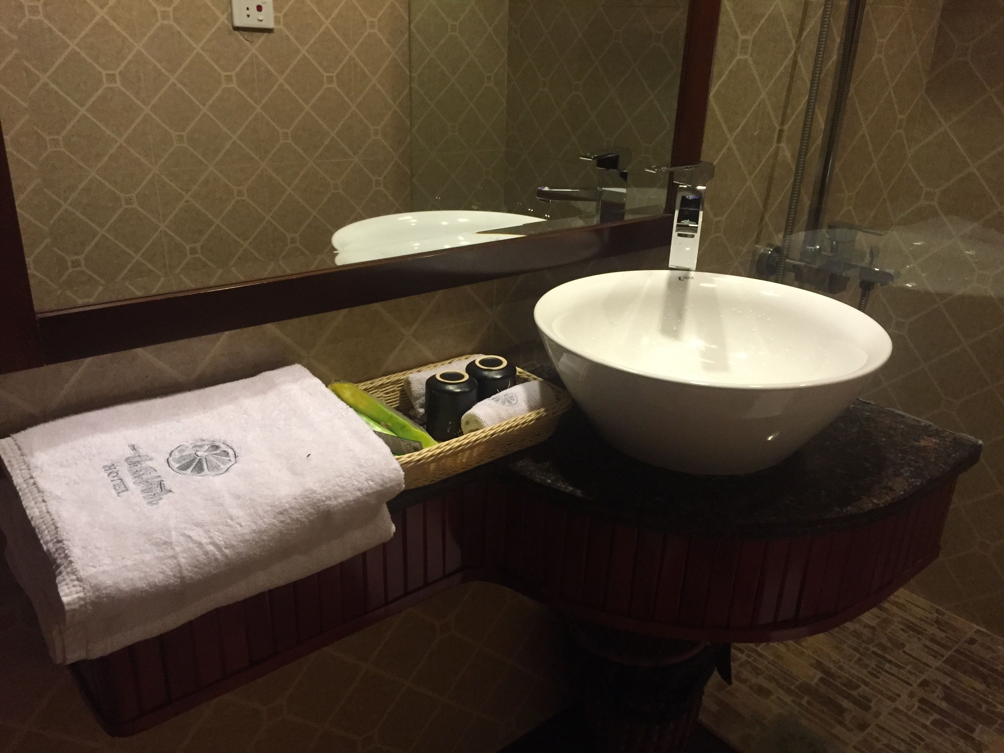 standard double or twin room | bathroom | shower, free toiletries, hair dryer, slippers