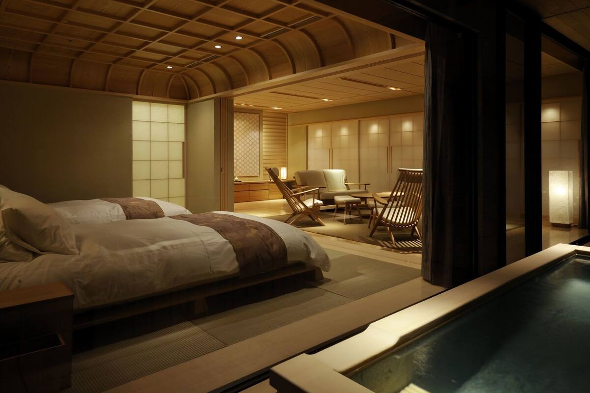 Suite de lujo (Japanese) | Ropa de cama de alta calidad y minibar