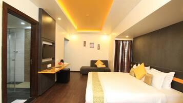 Suite | 1 bedroom, premium bedding, in-room safe, iron/ironing board