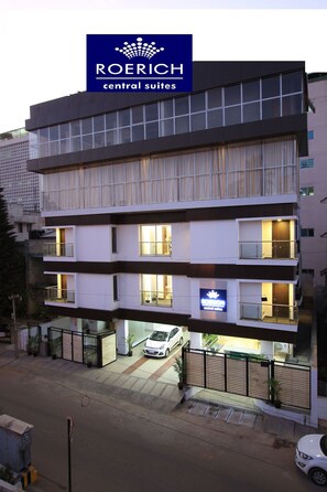 Vista frontal de la propiedad