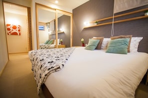 Apartment, 3 Bedrooms | In-room safe, desk, iron/ironing board, free WiFi
