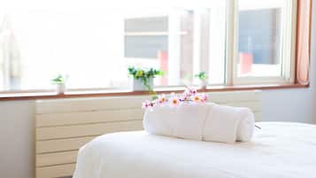 5 bedrooms, in-room safe, iron/ironing board, free WiFi