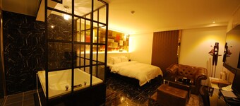 Hotel BUTI &