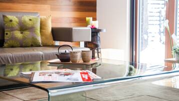 Townhome, 4 Bedrooms | In-room dining