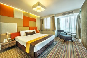 Phòng Suite, 1 phòng ngủ | Minibar, bàn, giường gấp/giường phụ (phụ phí)