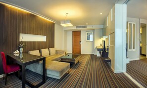 Suite, 1 chambre | Salle de séjour