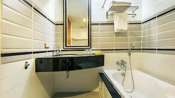 Bañera y ducha independientes, artículos de tocador gratuitos