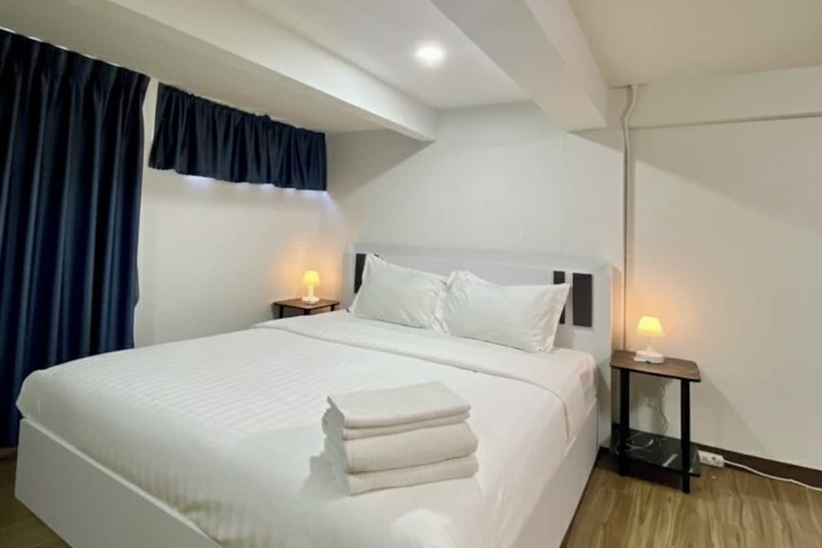 Desk, WiFi (free), bed sheets