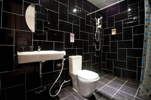 Deluxe Mountain View | Bathroom | Shower, rainfall showerhead, designer toiletries, hair dryer