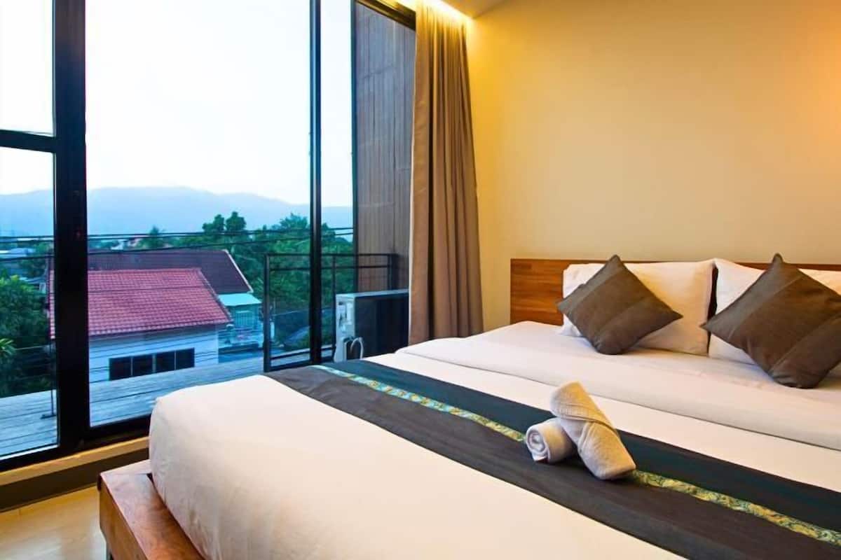 Escritorio, wifi gratis y ropa de cama