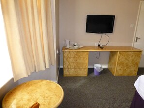 Iron/ironing board, cots/infant beds, free WiFi - Prince Hotel (Birmingham)