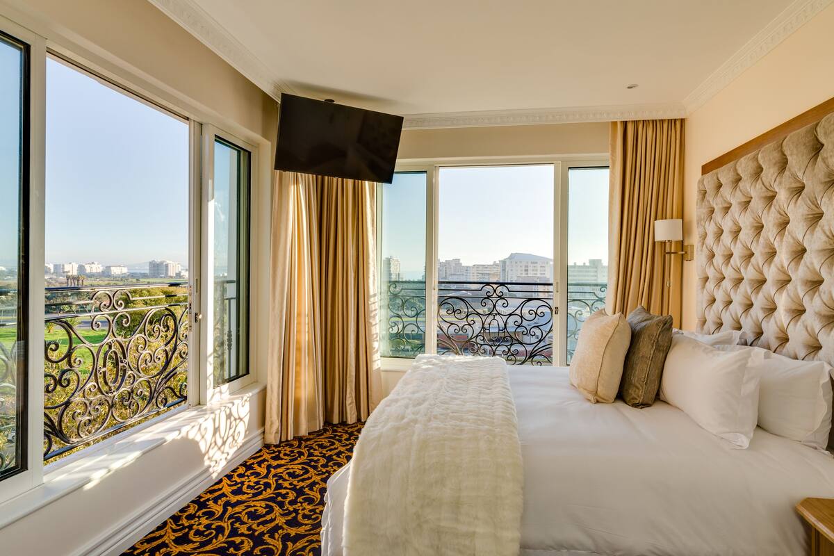 In-room safe, iron/ironing board, cribs (surcharge), WiFi (free)
