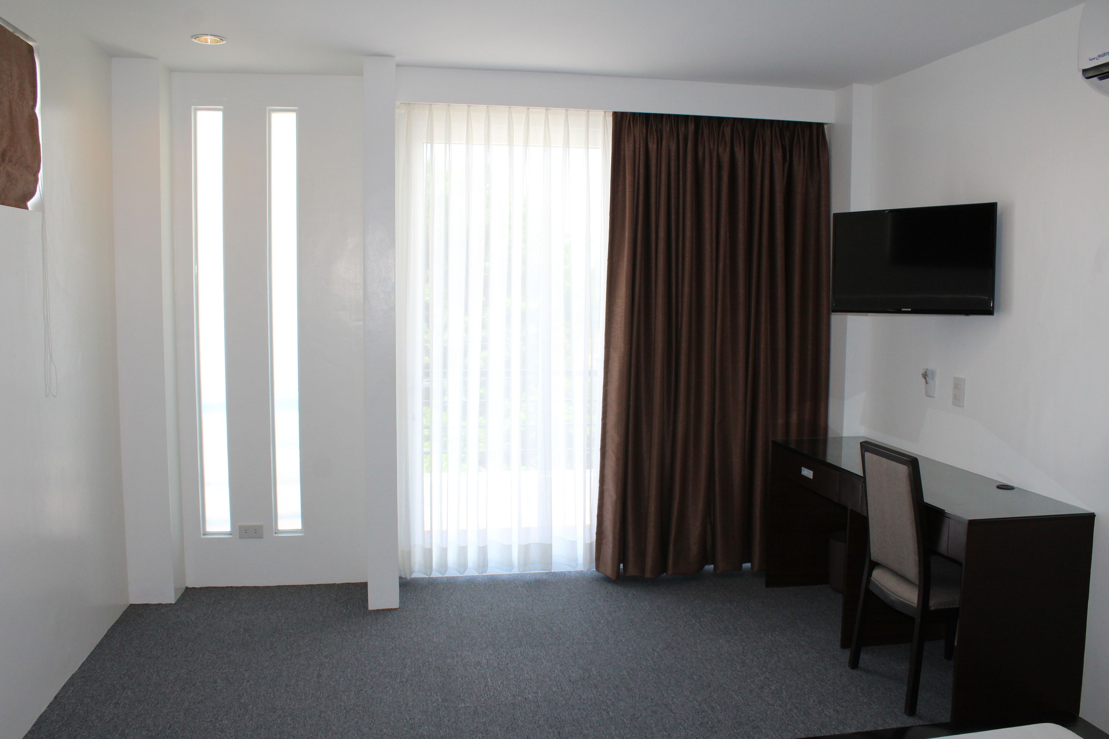 deluxe studio, 1 queen bed | desk, blackout curtains, soundproofing, rollaway beds