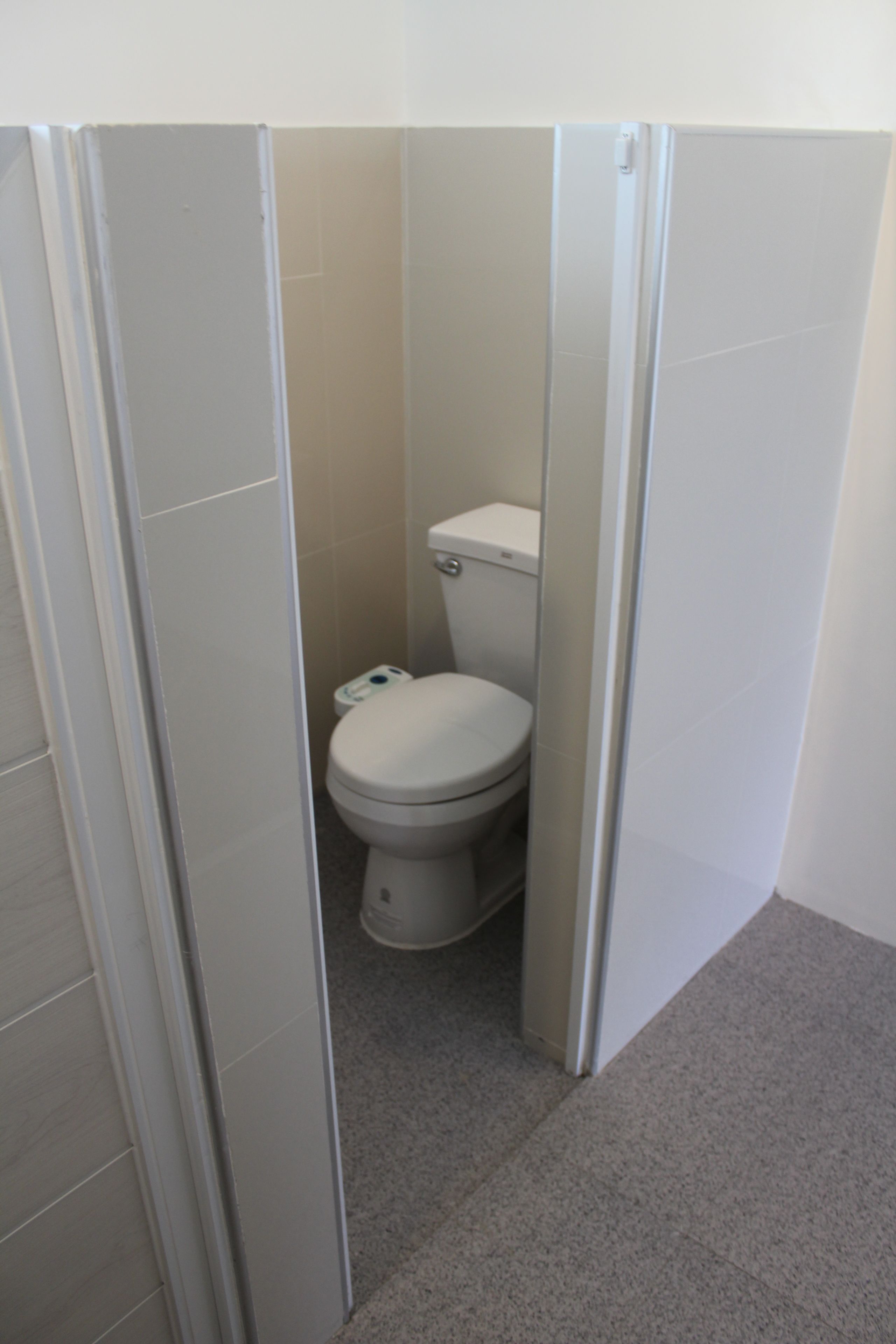 shower, free toiletries, bidet, towels