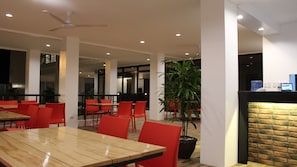 Breakfast, lunch and dinner served - Be-ing Suites (Davao)