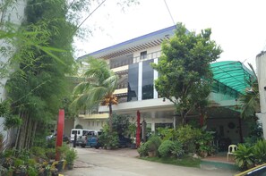 Exterior - Reyna's The Haven and Gardens (Tagbilaran)