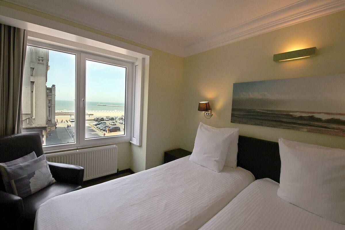 Habitación estándar doble, vistas al mar | Edredones de plumas, escritorio, cunas (de pago) y wifi gratis