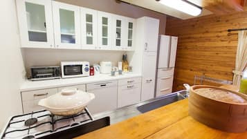 Apartment, 3 Bedrooms | 3 bedrooms, premium bedding, cribs/infant beds, free WiFi