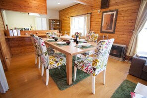 Apartment, 3 Bedrooms | In-room dining - Powder Cottage (Kutchan)