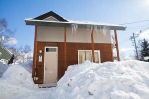 Front of property - Powder Cottage (Kutchan)