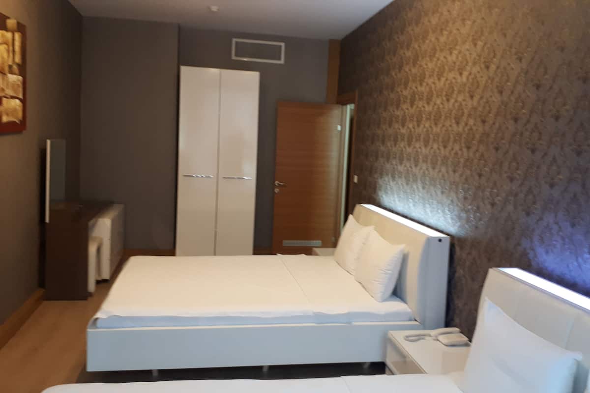 Premium bedding, minibar, in-room safe, desk