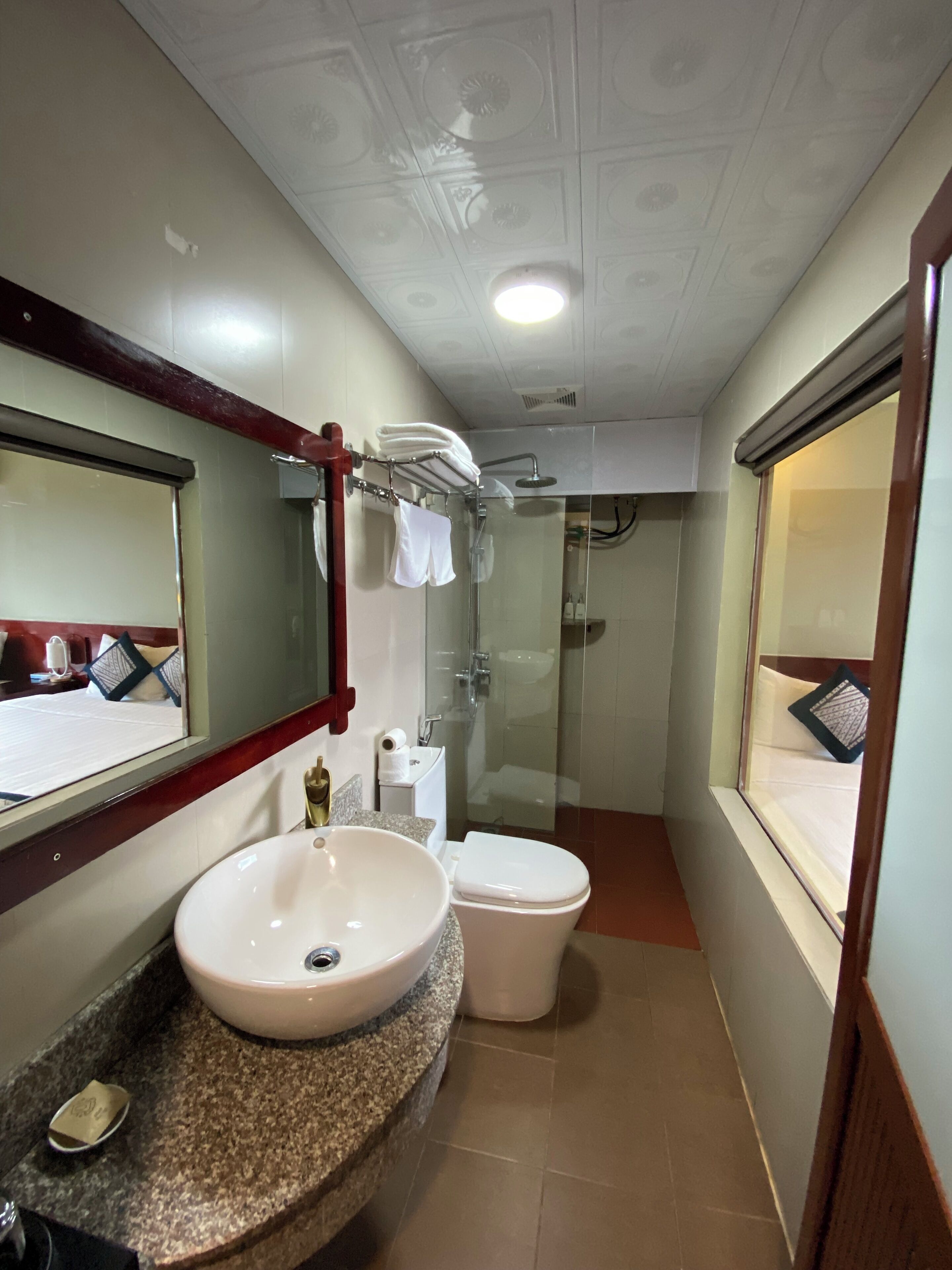 shower, rainfall showerhead, free toiletries, hair dryer