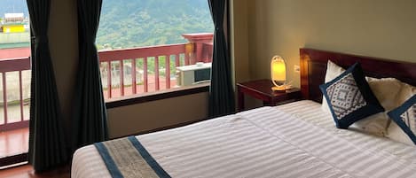 Deluxe Double Room | Bar mini, dilengkapkan perabot secara berasingan, meja