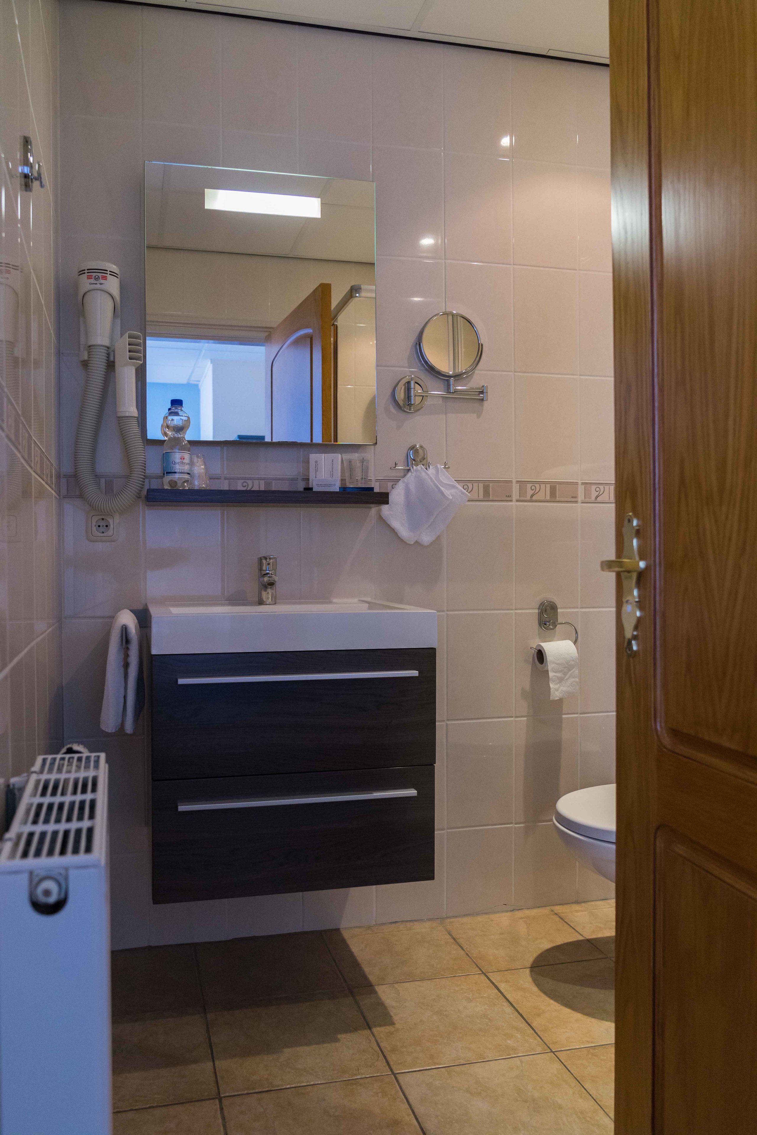 twin room | bathroom | shower, free toiletries, hair dryer, towels