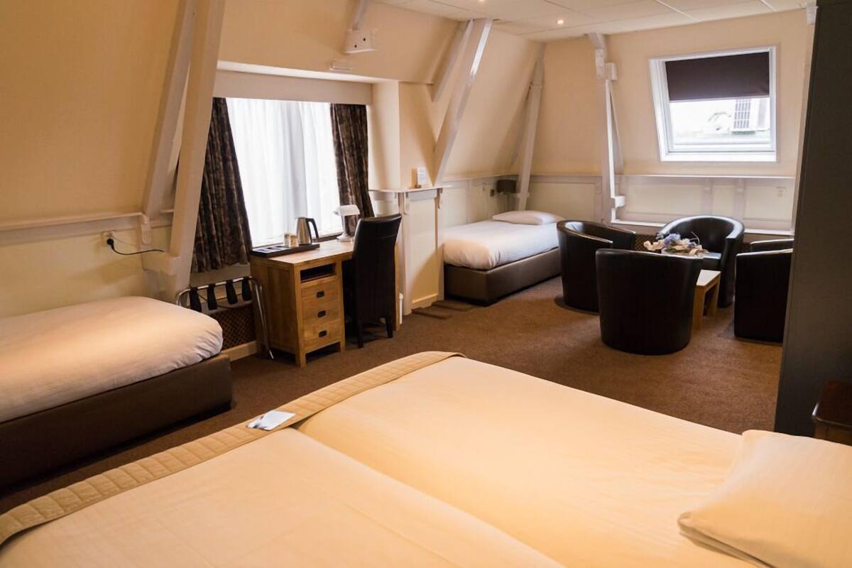 quadruple room | in-room safe, desk, soundproofing, cots/infant beds