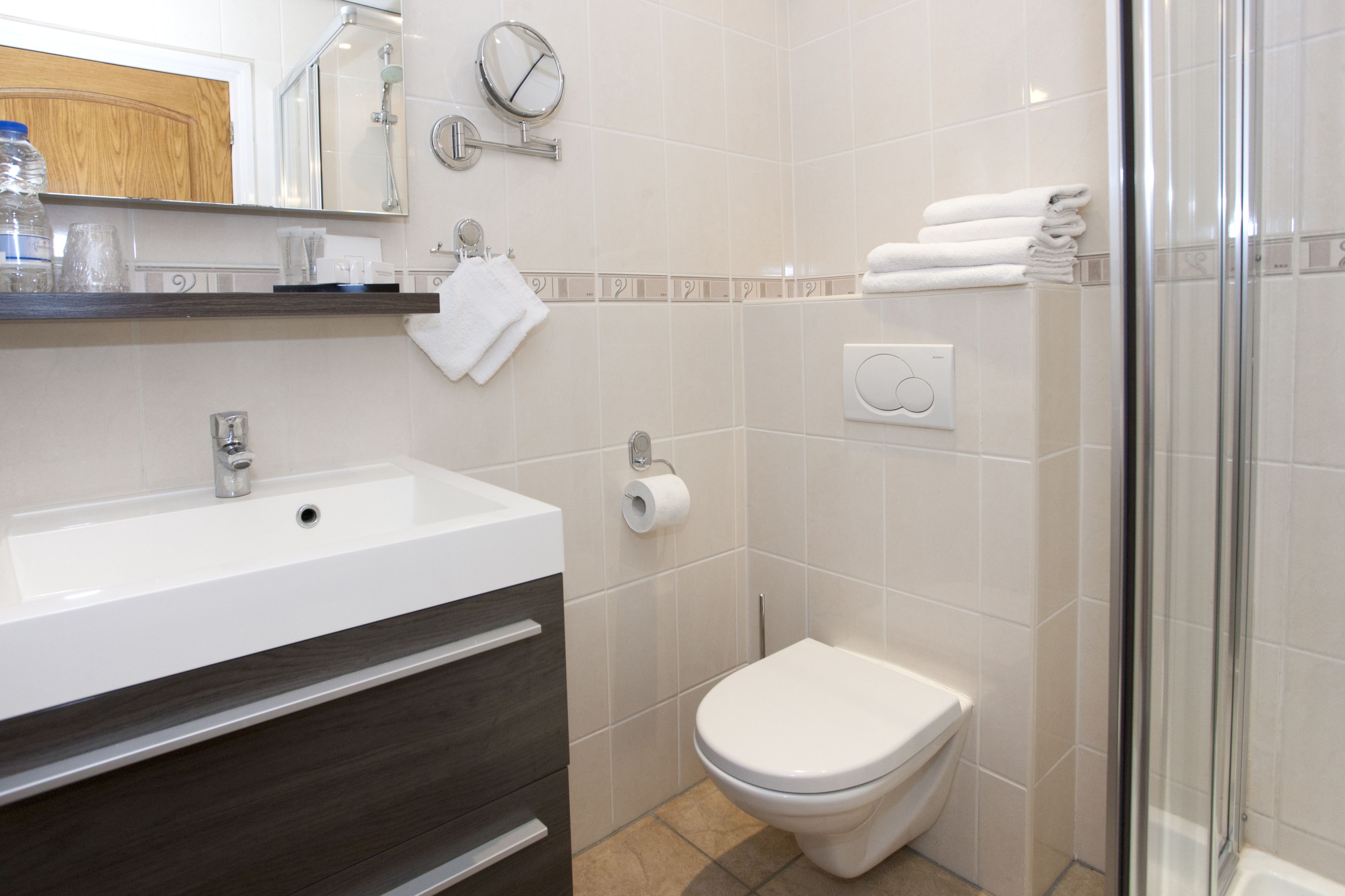 twin room | bathroom | shower, free toiletries, hair dryer, towels
