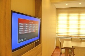 케이블 채널 시청이 가능한 20인치 평면 TV, TV