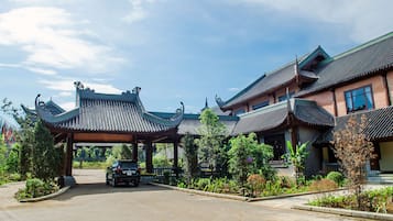 Pintu masuk hartanah