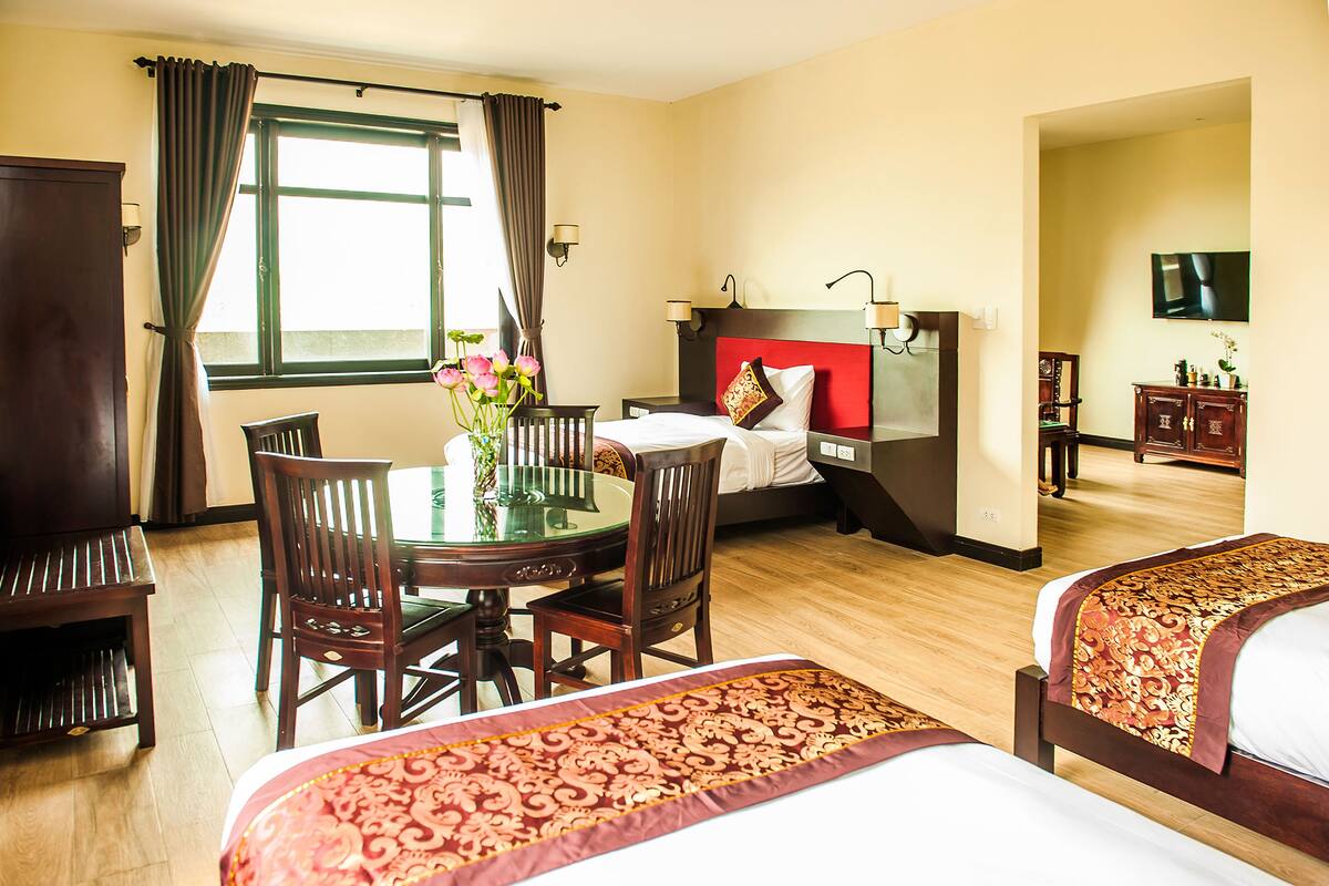 Minibar, coffres-forts dans les chambres, bureau, Wi-Fi gratuit