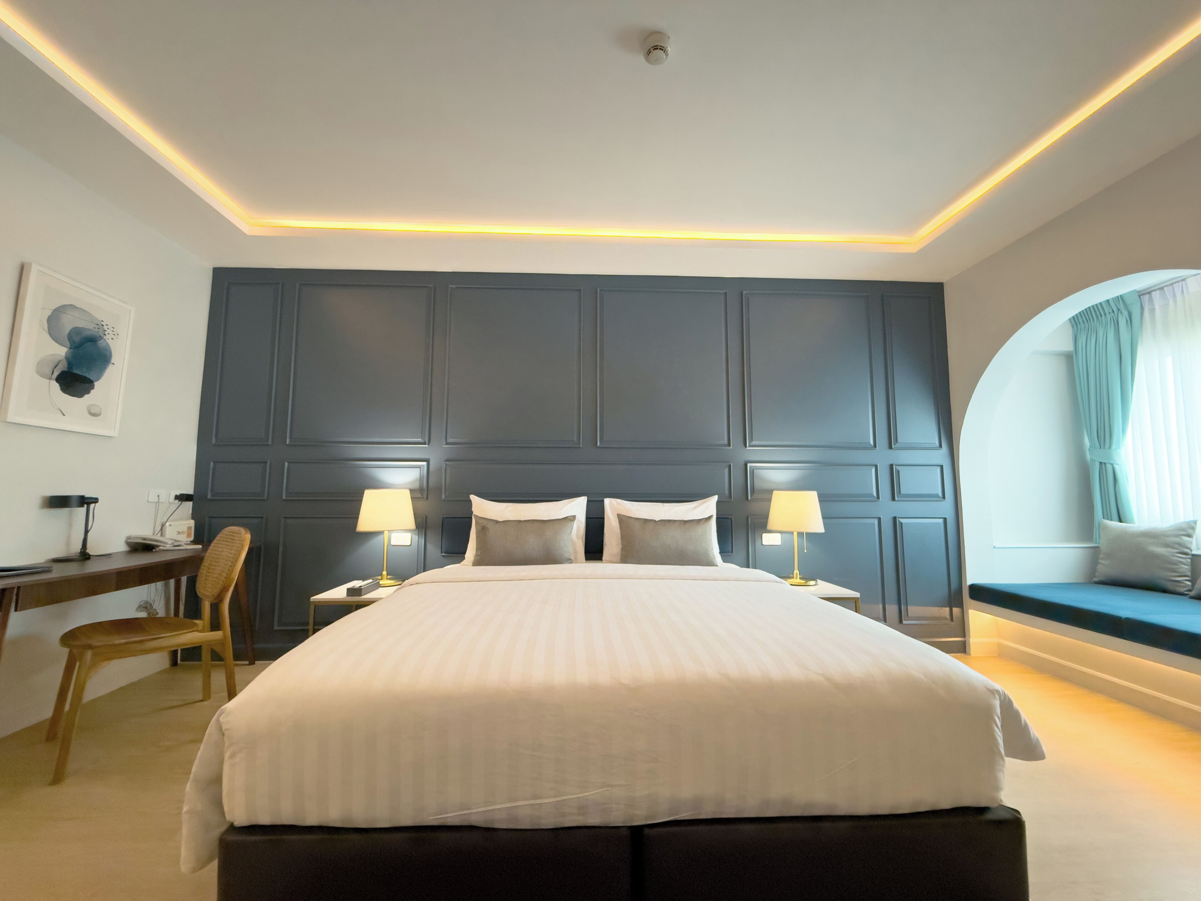 deluxe double room | 1 bedroom, minibar, blackout curtains, free wifi
