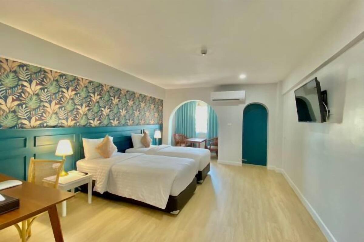 Minibar, cortinas blackout, wifi gratis y ropa de cama