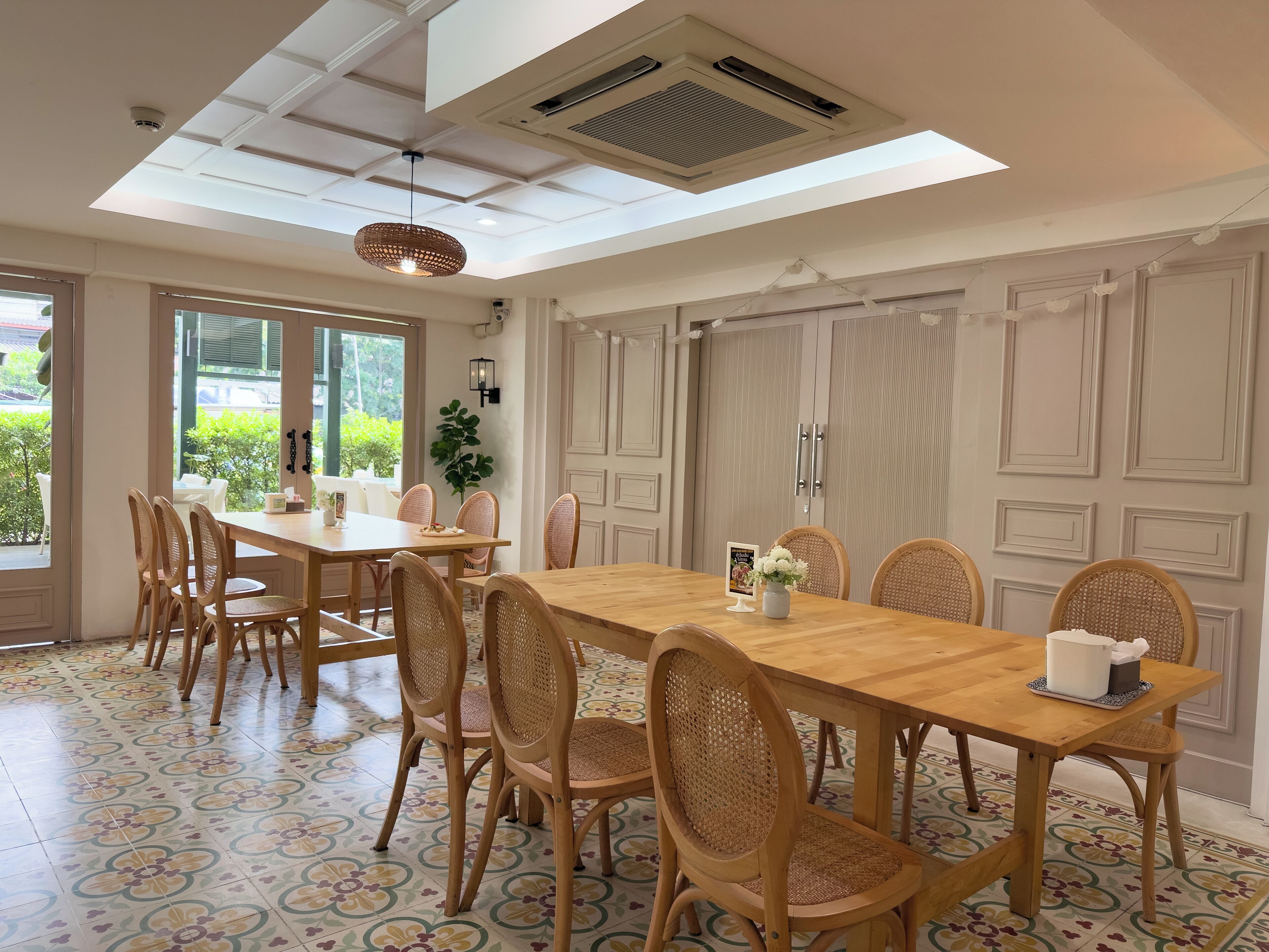 breakfast, lunch, dinner served; thai cuisine