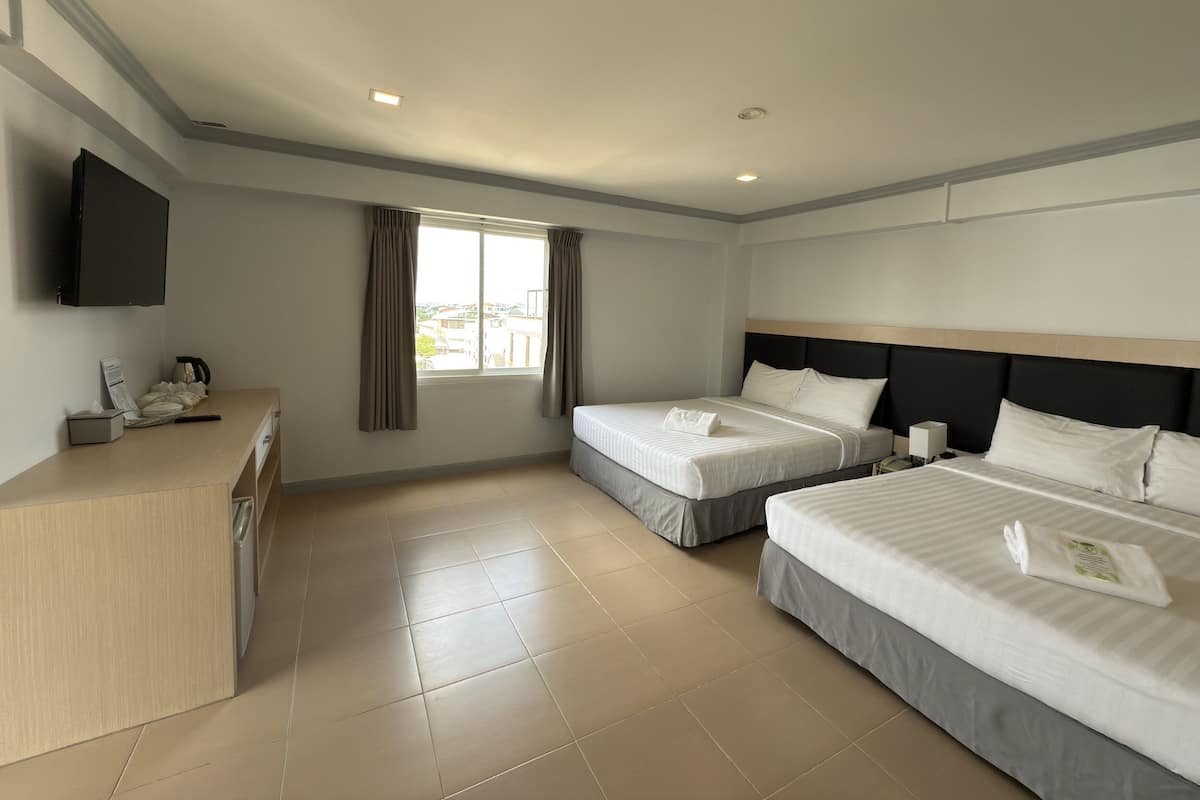 Superior Quadruple Room | Free WiFi, bed sheets