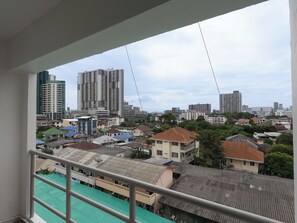 Superior Quadruple Room | Free WiFi, bed sheets - Regent Ngamwongwan (Nonthaburi)