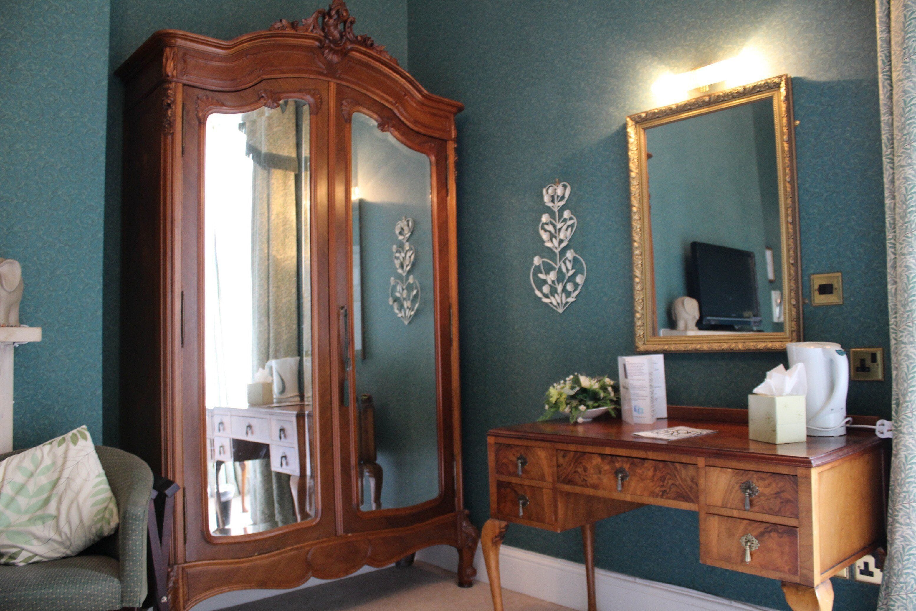 standard double or twin room | desk, blackout curtains, iron/ironing board, free wifi