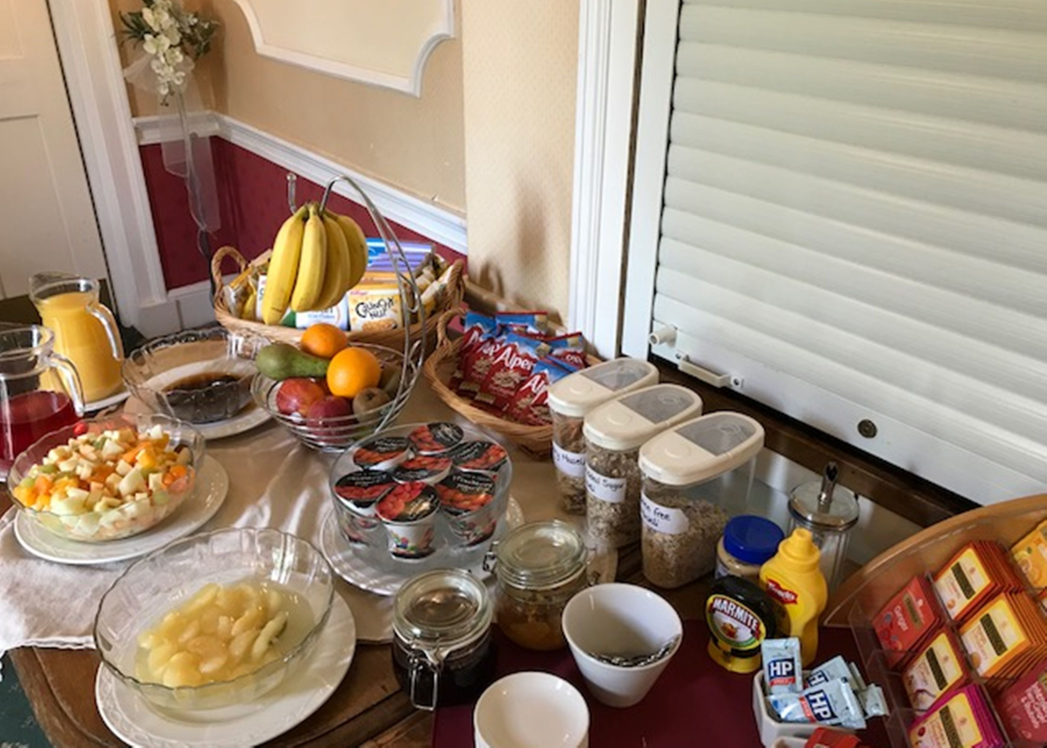 Free daily English breakfast