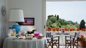 Free daily continental breakfast