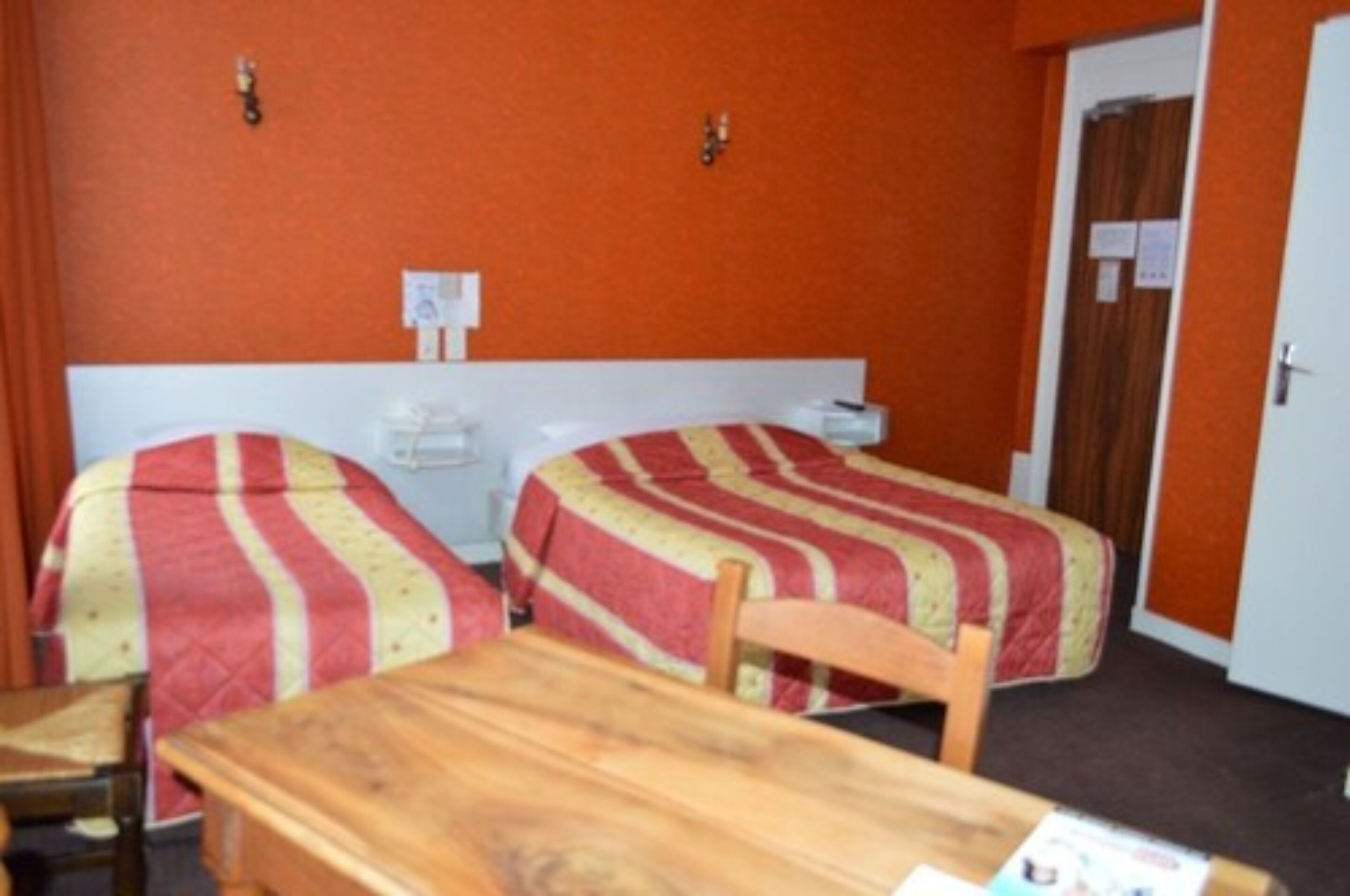 family room (for 1 to 5 people) | in-room safe, desk, bed sheets