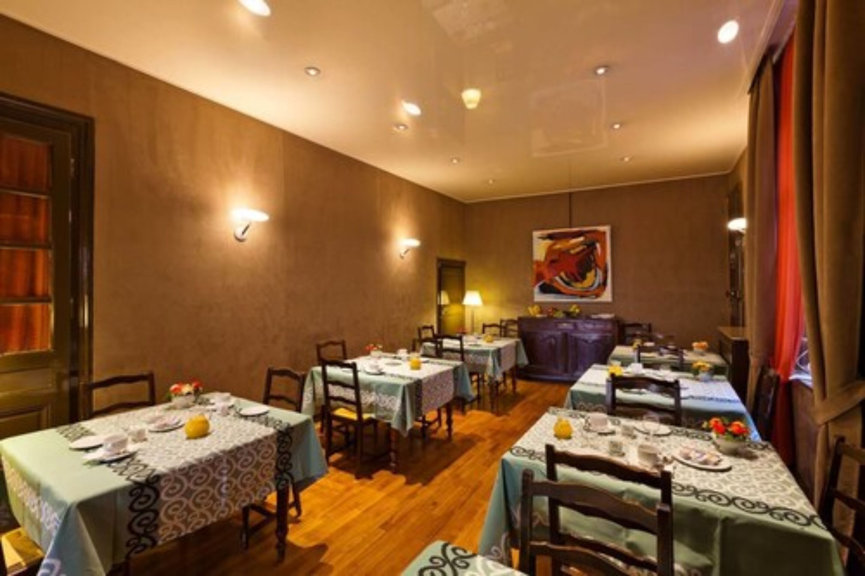 Dagelijks ontbijtbuffet (EUR 9.00 per persoon)