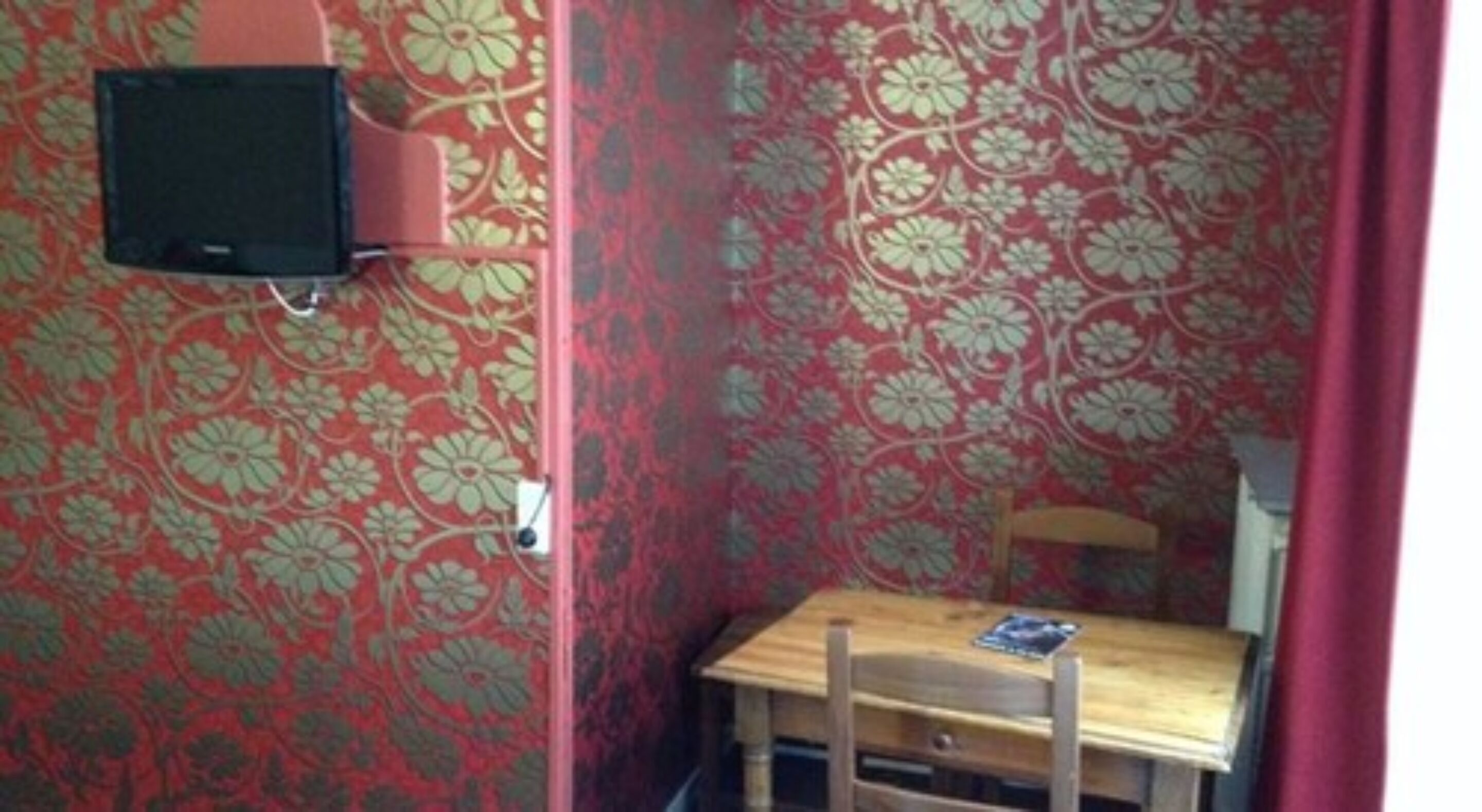 in-room safe, desk, bed sheets