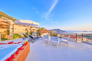 Vila superluxo, 3 quartos, piscina particular | Frigobar, escrivaninha, roupa de cama